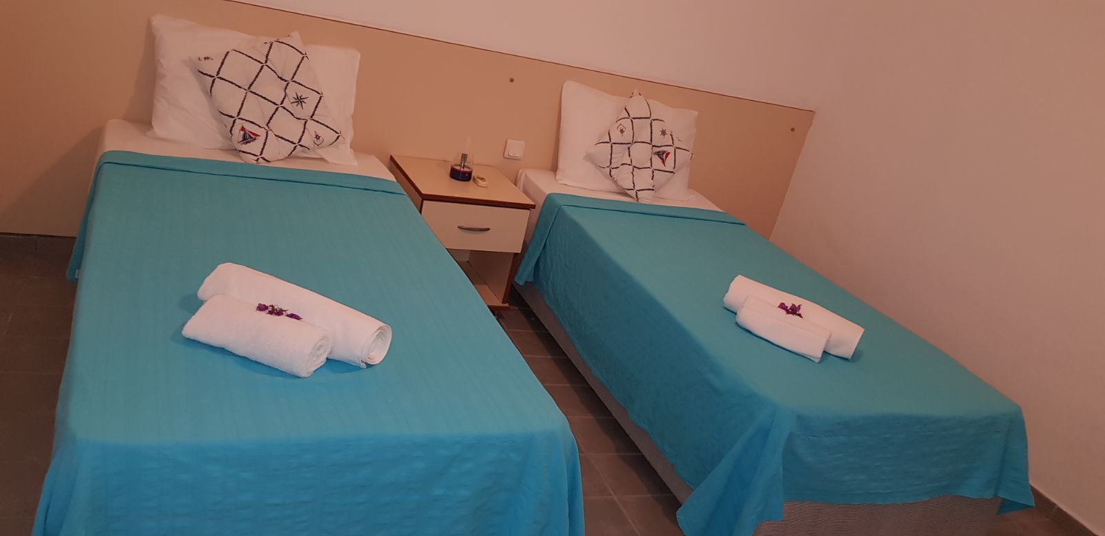 Deluxe Triple Room | Minibar, desk, laptop workspace, free WiFi