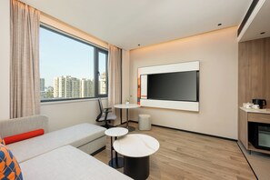 Ylelliset vuodevaatteet, untuvapeitot, pimennysverhot, ilmainen Wi-Fi