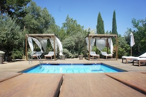 Indoor pool, seasonal outdoor pool, free pool cabanas, pool umbrellas - Le Mas de Cotignac (Cotignac)