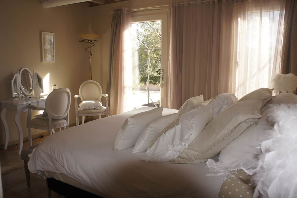 Suite | 1 slaapkamer, luxe beddengoed, individueel gedecoreerd