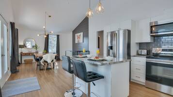 Superior Chalet, 4 Bedrooms, Kitchen, Lake View | Private kitchen | Full-sized fridge, microwave, oven, stovetop