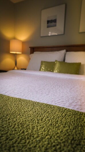 高級木屋, 3 間臥室, 熱水浴缸, 湖景 | 1 間臥室、高級寢具、免費無線上網、床單