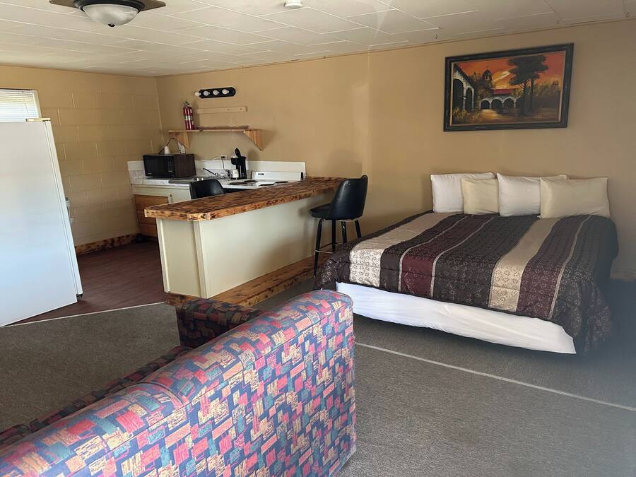 Iron/ironing board, free WiFi, bed sheets