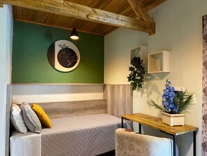 Ropa de cama de alta calidad, minibar y decoración personalizada 