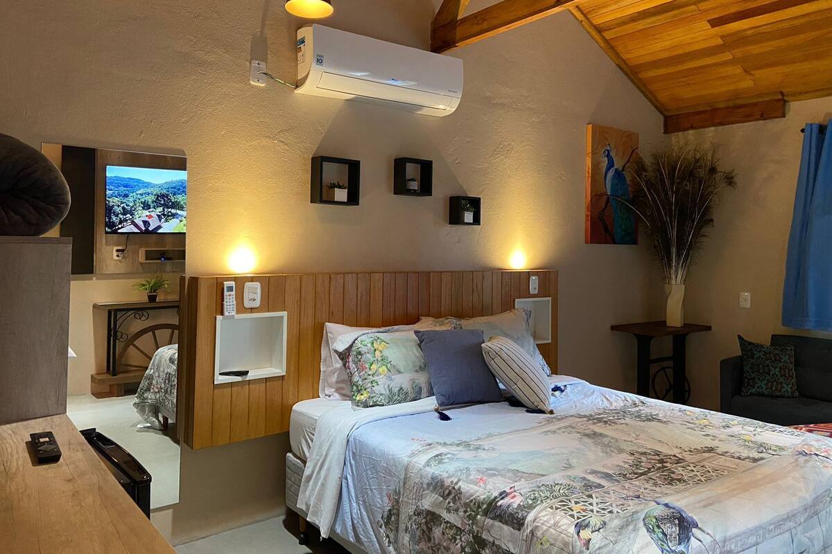 Deluxe Cabin | Premium bedding, minibar, individually decorated, iron/ironing board