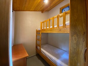 Cabaña de lujo | Ropa de cama de alta calidad, minibar, decoración individual