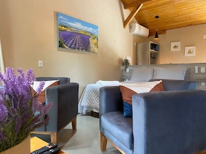 Cabana superluxo | Área de estar | Smart TV 43 polegadas com canais digitais