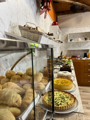 Free daily buffet breakfast