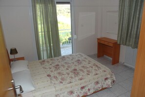 Familjelägenhet - 2 sovrum | Skrivbord, mörkläggningsgardiner, gratis wi-fi och sängkläder