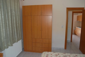 Family Apartment, 2 Bedrooms | Desk, blackout drapes, free WiFi, bed sheets - Anestis Apartments (Kavala)