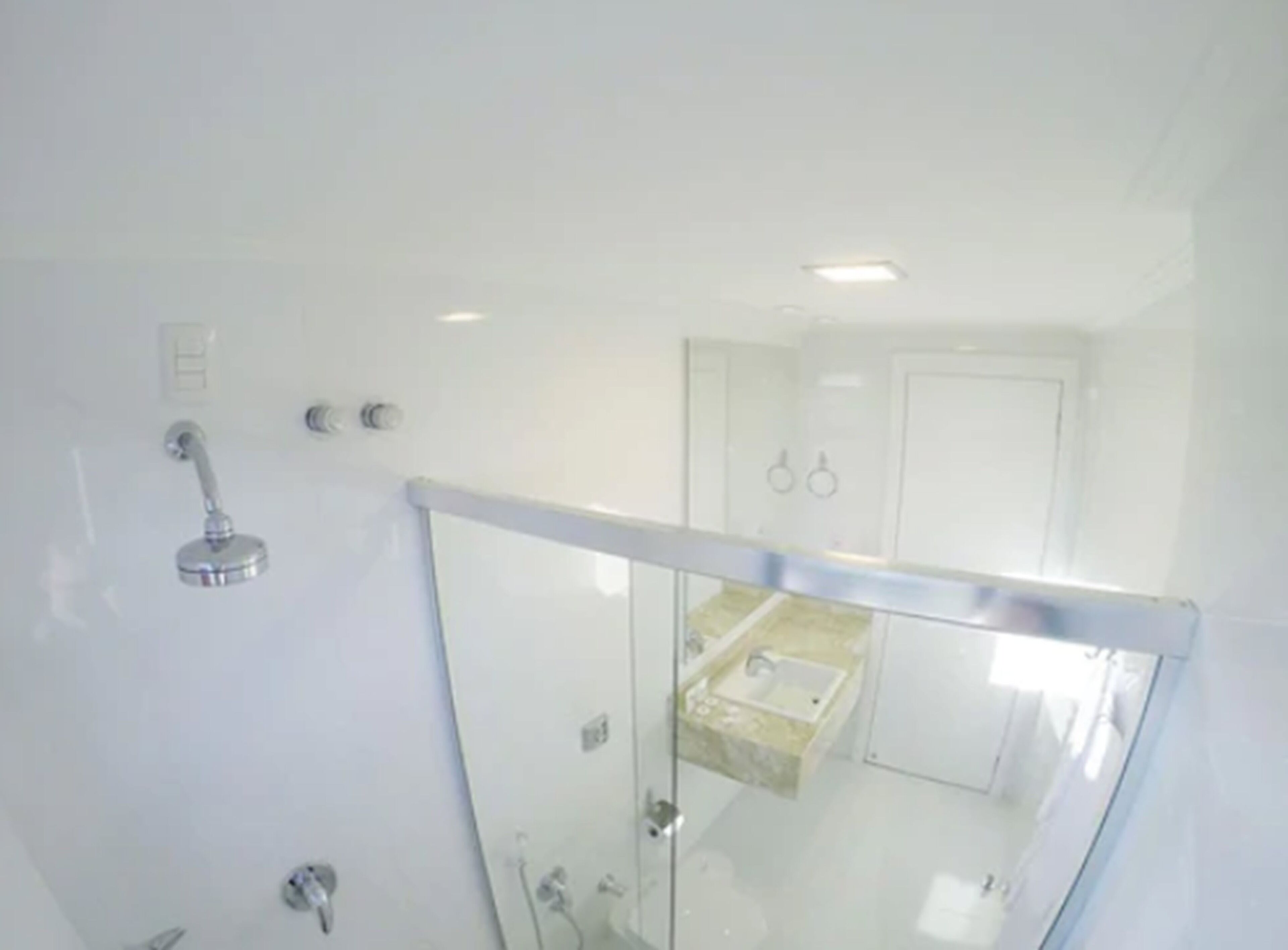 free toiletries, towels