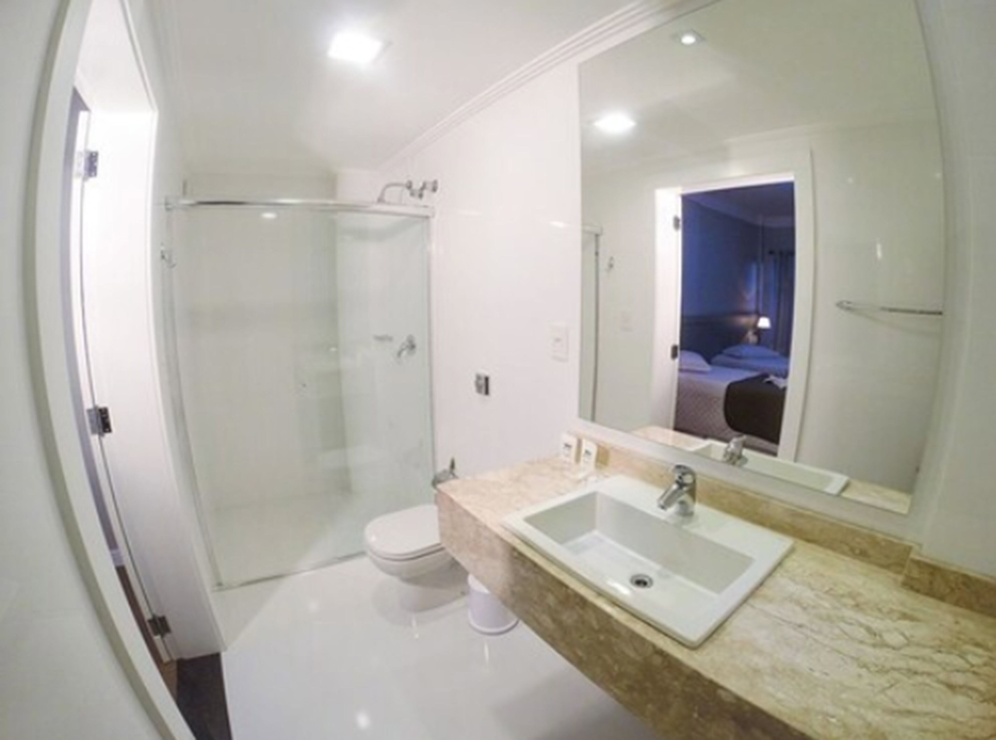 standard room, 2 single beds | bathroom | free toiletries, towels