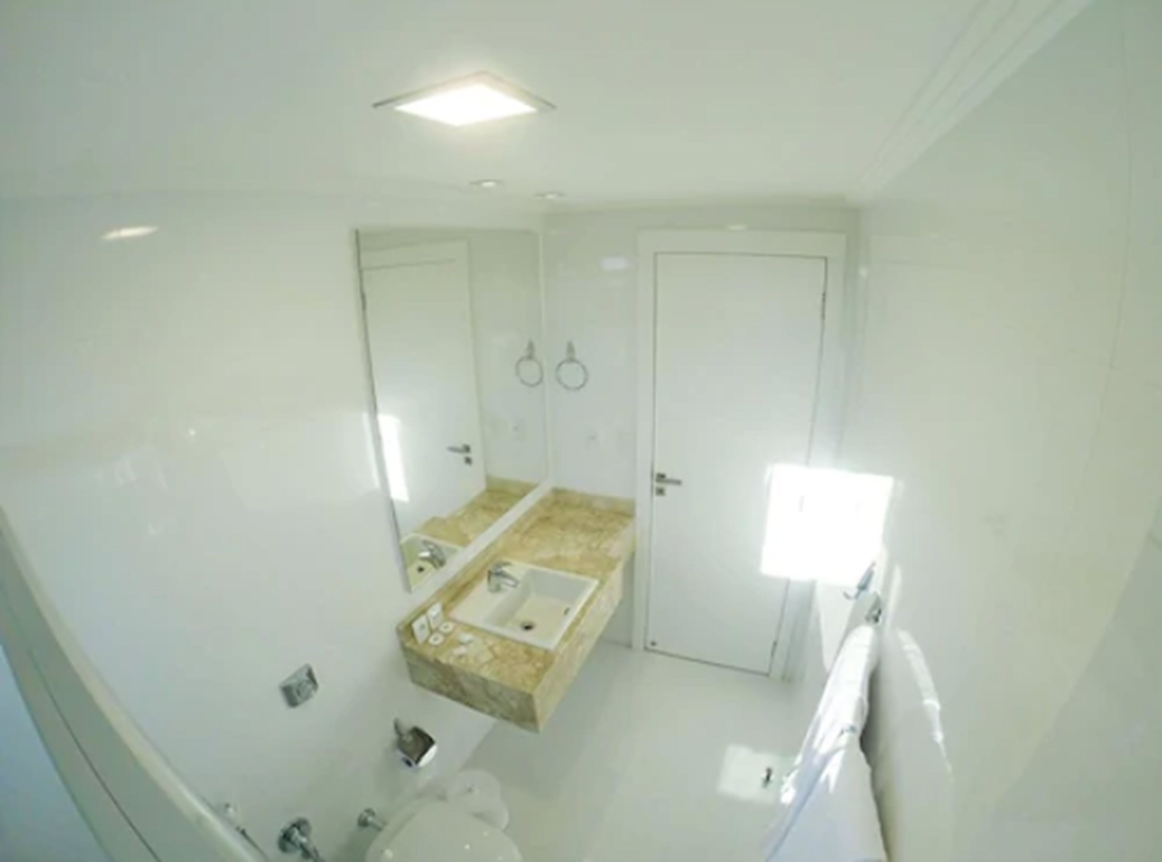 free toiletries, towels