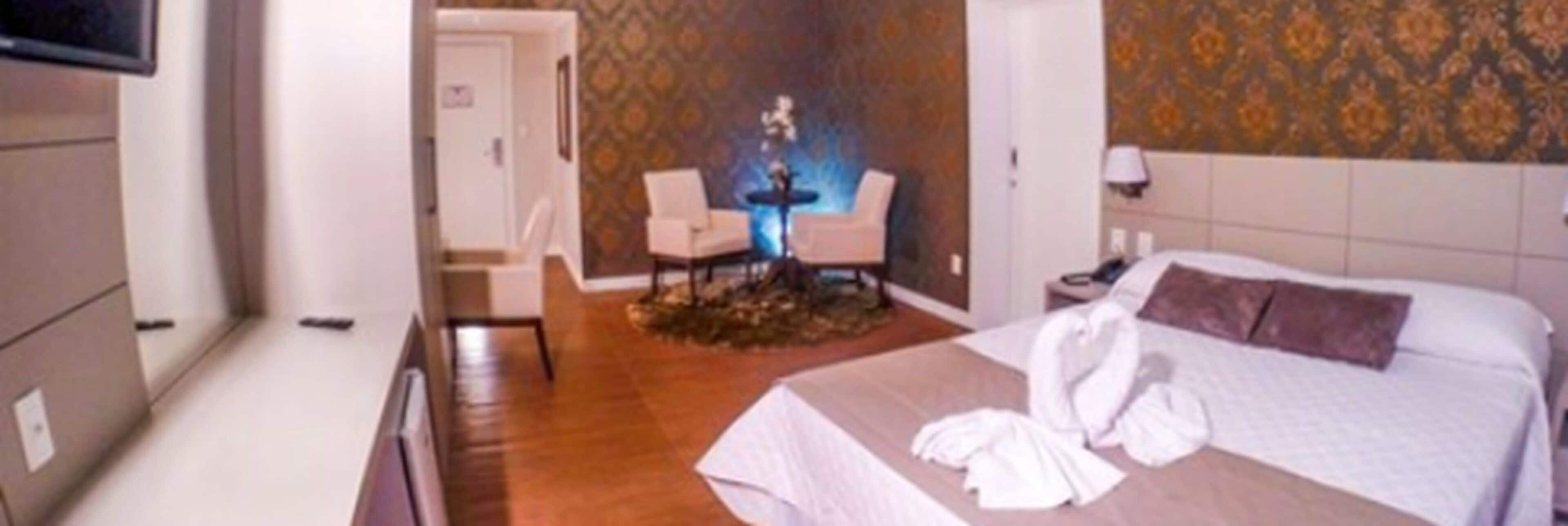 suite, hot tub | minibar, desk, free wifi, bed sheets