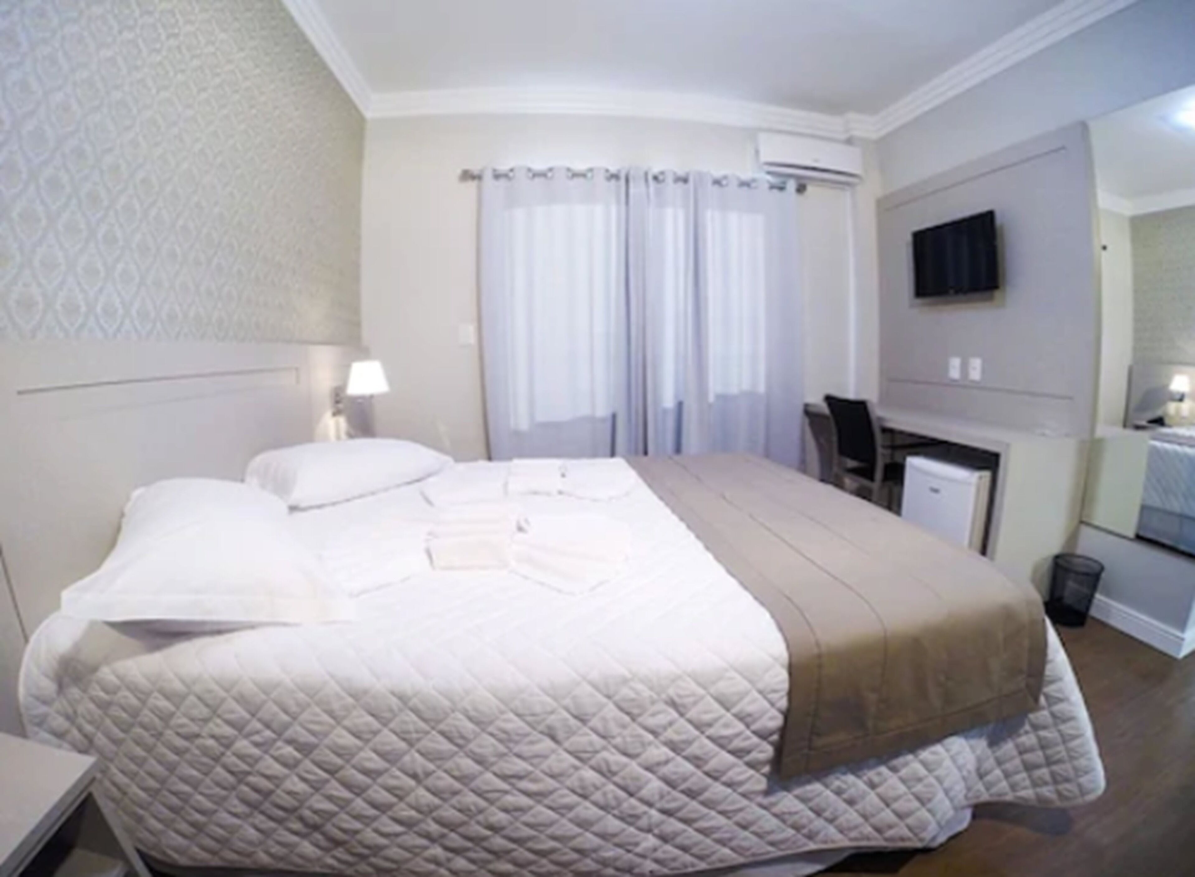 standard double room | minibar, desk, free wifi, bed sheets