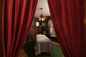 Deep-tissue massages, Swedish massages, prenatal massages - Honeybee Inn Bed & Breakfast (Horicon)