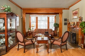 Lobby lounge - Honeybee Inn Bed & Breakfast (Horicon)