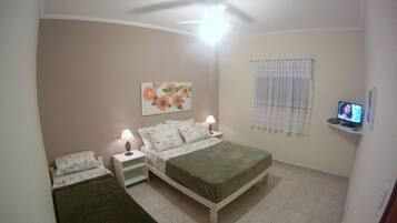 Luxury Triple Room | Blackout curtains, soundproofing, iron/ironing board, free WiFi