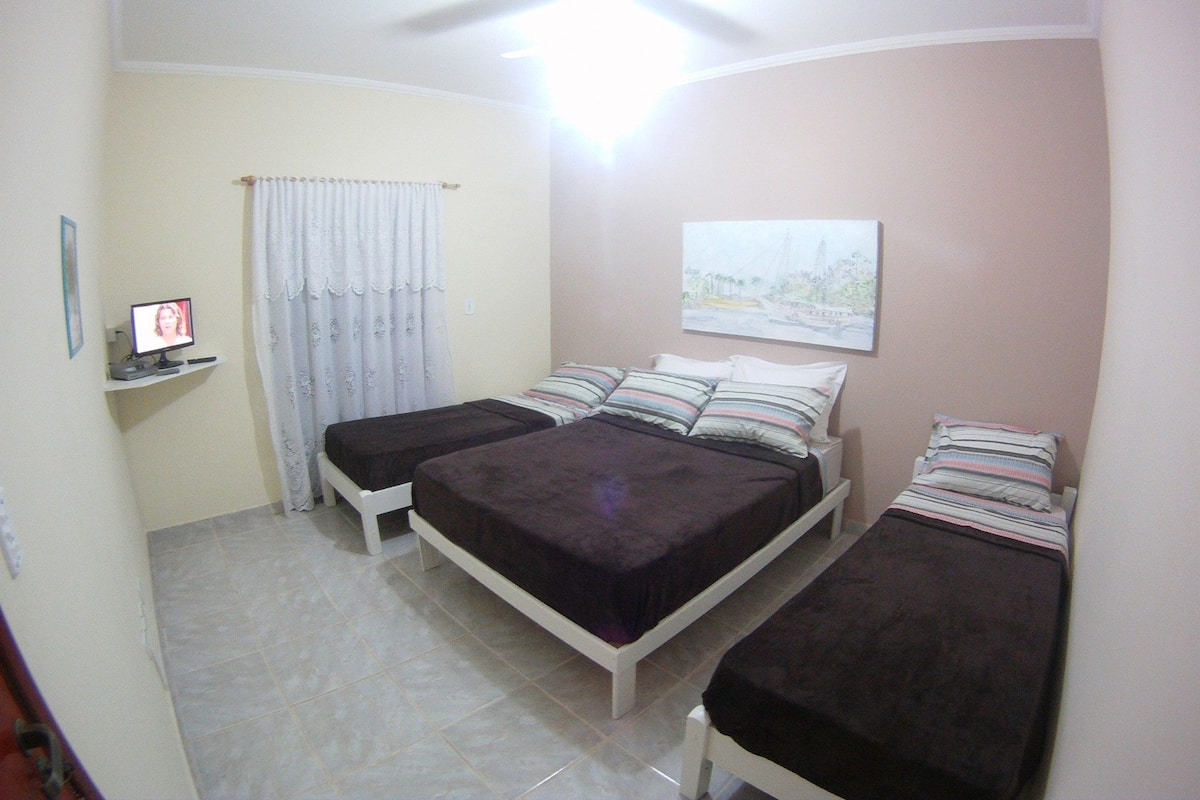 Habitación doble estándar de uso individual | Cortinas blackout, insonorización y tabla de planchar con plancha