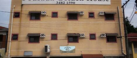 A building named Pousada Golden House with a sign indicating the address 3482 1590.