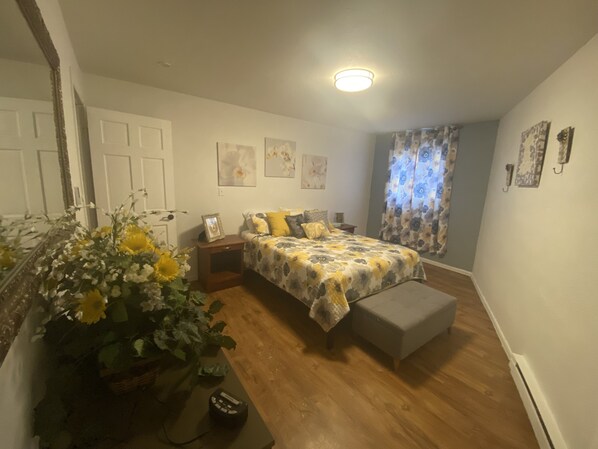 Desk, laptop workspace, iron/ironing board, free WiFi