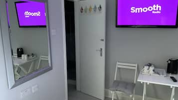 Quarto casal ou duplo (Sandy Beach) | Escrivaninha, roupa de cama