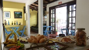 Café - Pousada Flor Amarela (Balneário Camboriú)