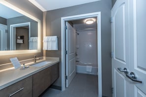 Free toiletries, hair dryer, towels, soap - Staybridge Suites Charleston - Mount Pleasant by IHG (Mount Pleasant)