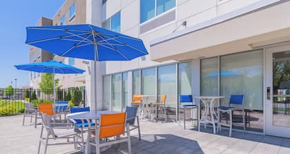 Holiday Inn Express & Suites Marion by IHG