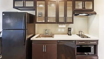 Fridge, microwave, stovetop, dishwasher