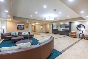 A spacious lobby with a sectional sofa, a reception desk, and a kitchen area. - Candlewood Suites Houston - Pasadena by IHG (Pasadena)