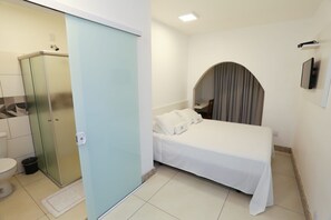 Phòng đôi Tiêu chuẩn | 1 phòng ngủ, minibar, màn/rèm cản sáng, bàn ủi/dụng cụ ủi quần áo 