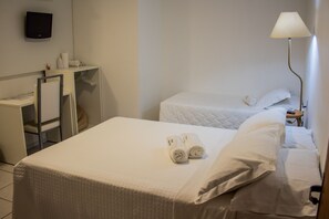 Standard Double Room | 1 bedroom, minibar, blackout drapes, iron/ironing board - Pousada Oma Helga (Pomerode)