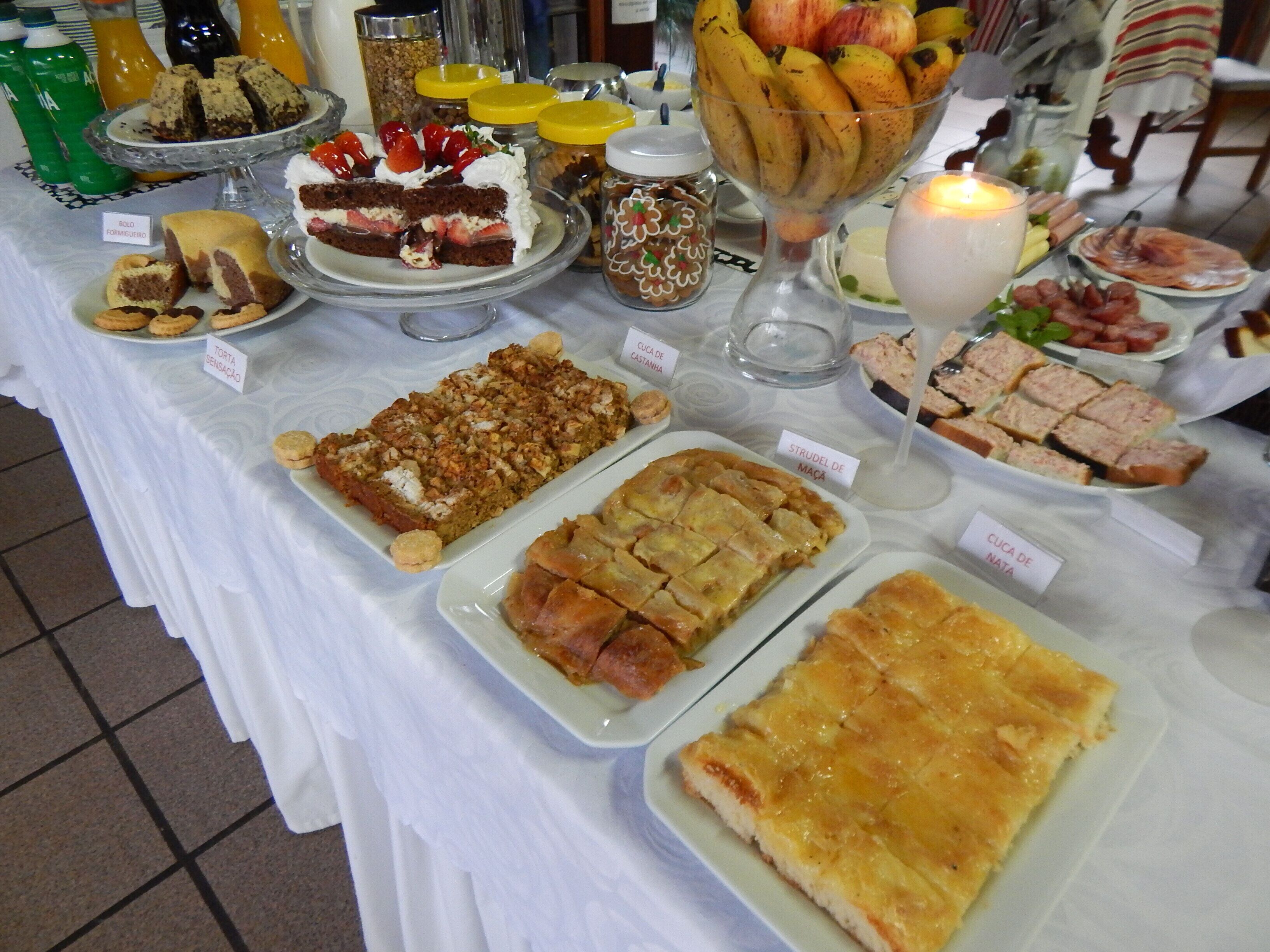 Café da manhã com buffet grátis todos os dias