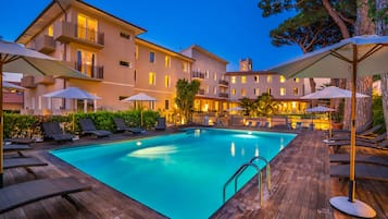 Seasonal outdoor pool, open 8:00 AM to 7:00 PM, pool umbrellas
