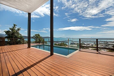 Island Views - the perfect holiday home. Centre of Airlie Beach.<br>More to offer