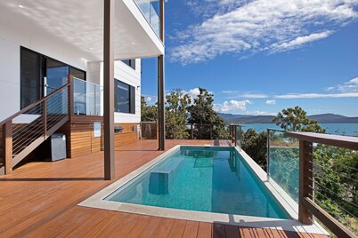 Island Views - the perfect holiday home. Centre of Airlie Beach.