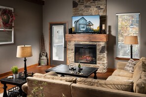 TV, caminetto, videogiochi, lettore DVD