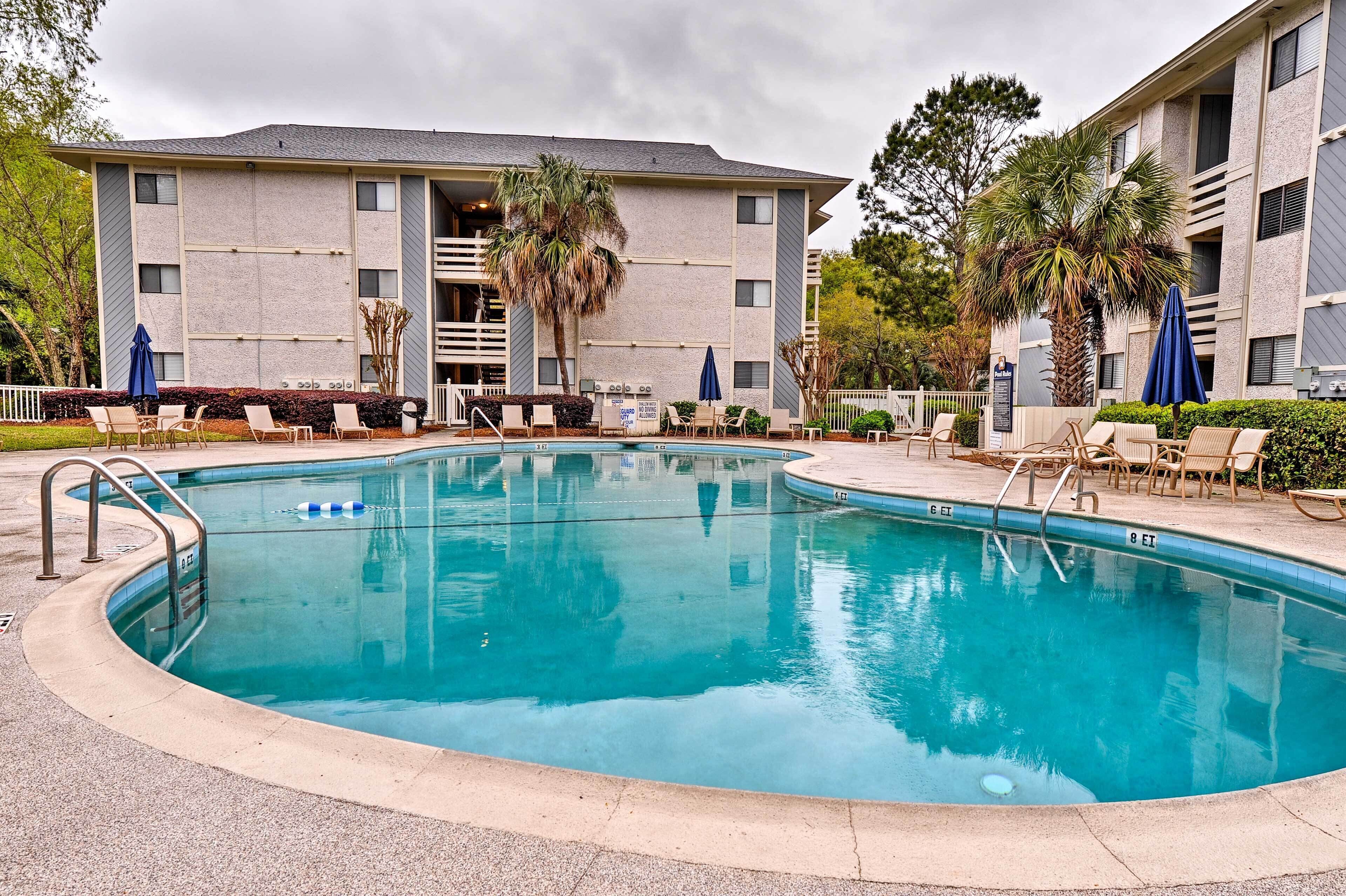 Resort-Style Hilton Head Condo - Walk to Beach!