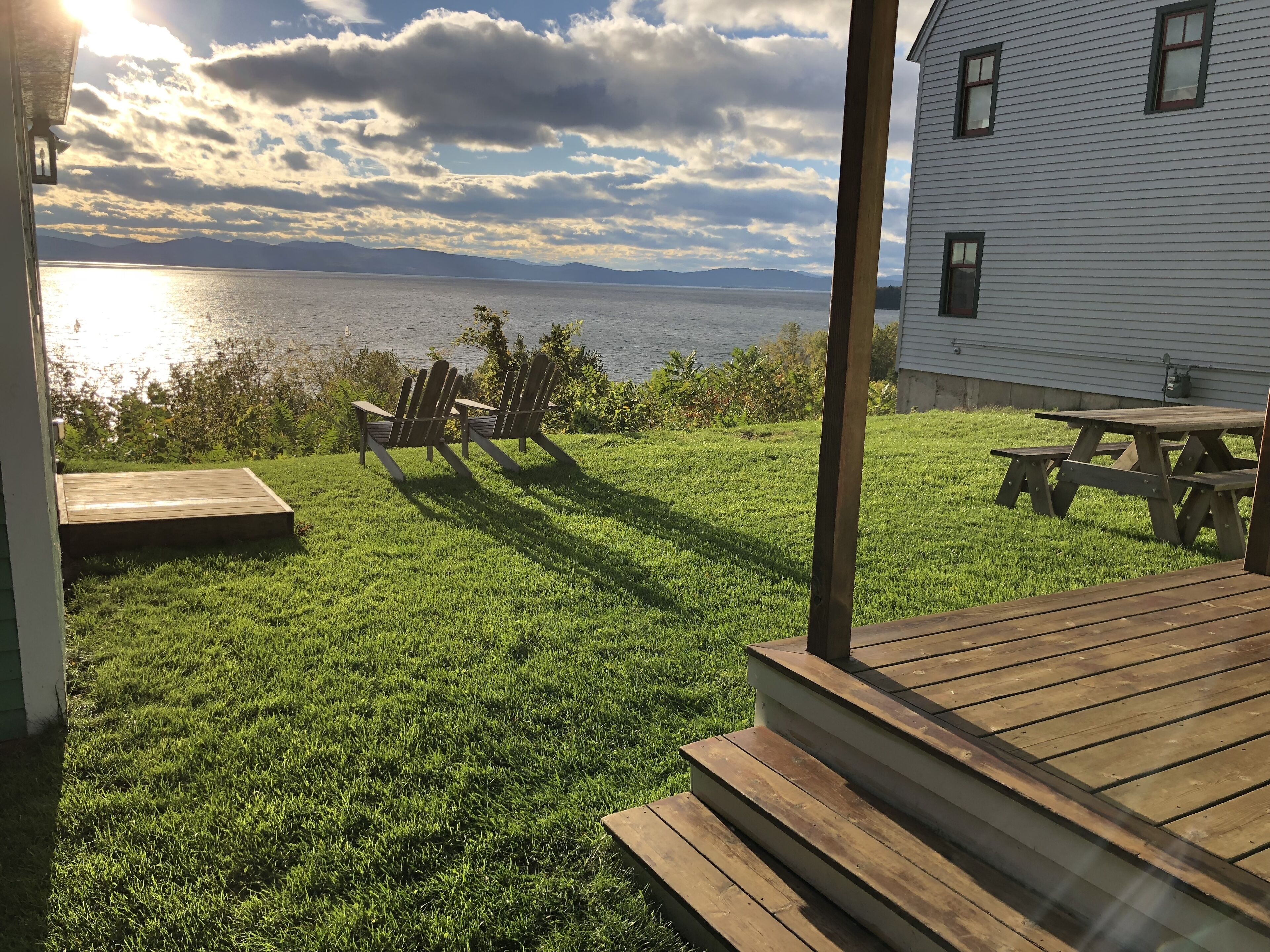 Lakeview Terrace 2 Bedroom With Magic Backyard, No Dogs