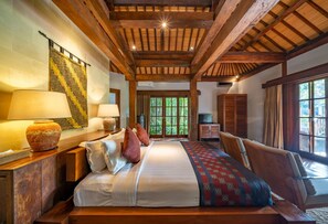 7 bedrooms, Internet, bed sheets - 7BR Tropical Villa, In The Heart Of Bali's Heritage Village! (Kerobokan)