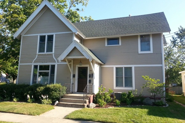 Welcome to the Michiana Apartment #3 in beautiful South Haven, Michigan!