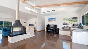 TV, fireplace - Eagle Ridge - Apollo Bay (Apollo Bay)