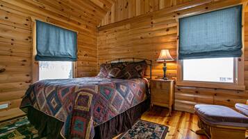 Cabin (Edelweiss) | 2 bedrooms, in-room safe, desk, blackout curtains