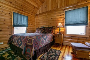 Cabin (Edelweiss) | 2 bilik tidur, peti besi dalam bilik, meja, langsir/tirai gelap terus