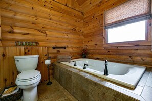 小屋 (Edelweiss) | 浴室 | 独立的浴缸和淋浴、深泡浴缸、免费洗浴用品、毛巾