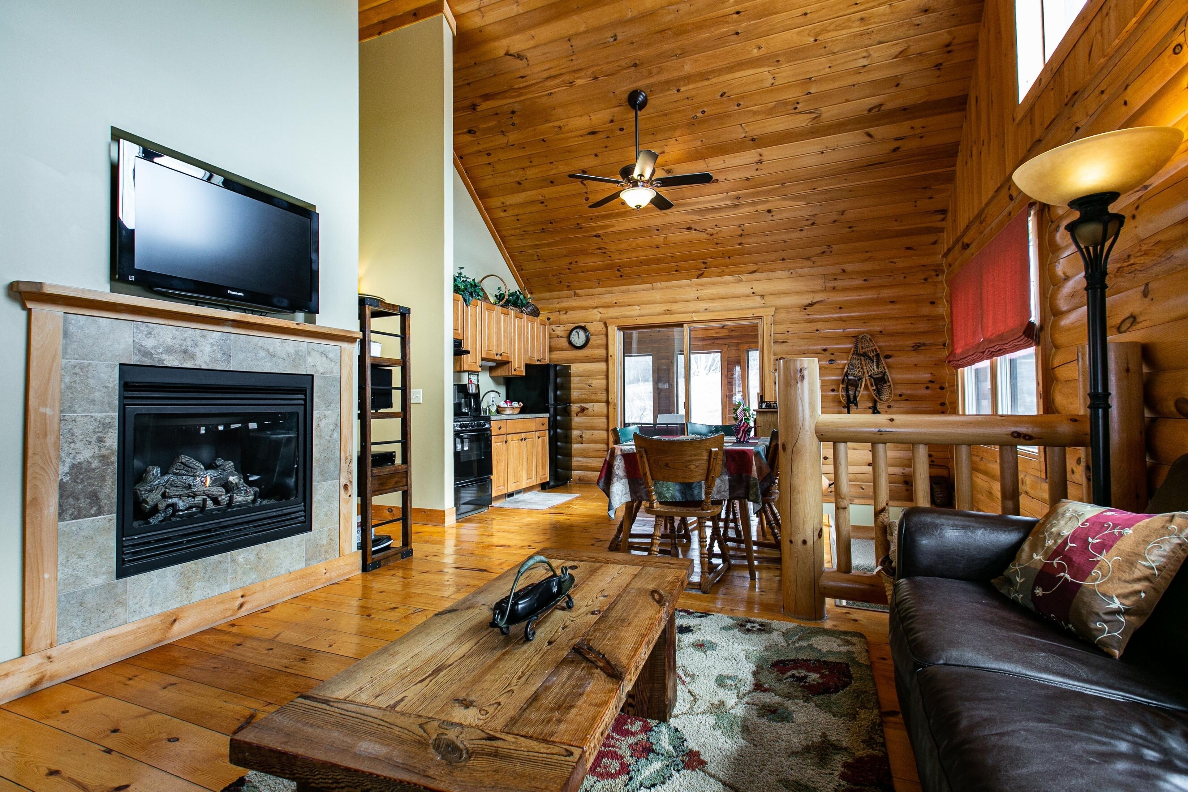 Cabin (Edelweiss) | Private kitchen | Fridge, microwave, oven, stovetop