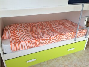 2 chambres, fer et planche à repasser, Wi-Fi gratuit, draps fournis