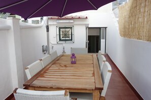 屋外ダイニングエリア