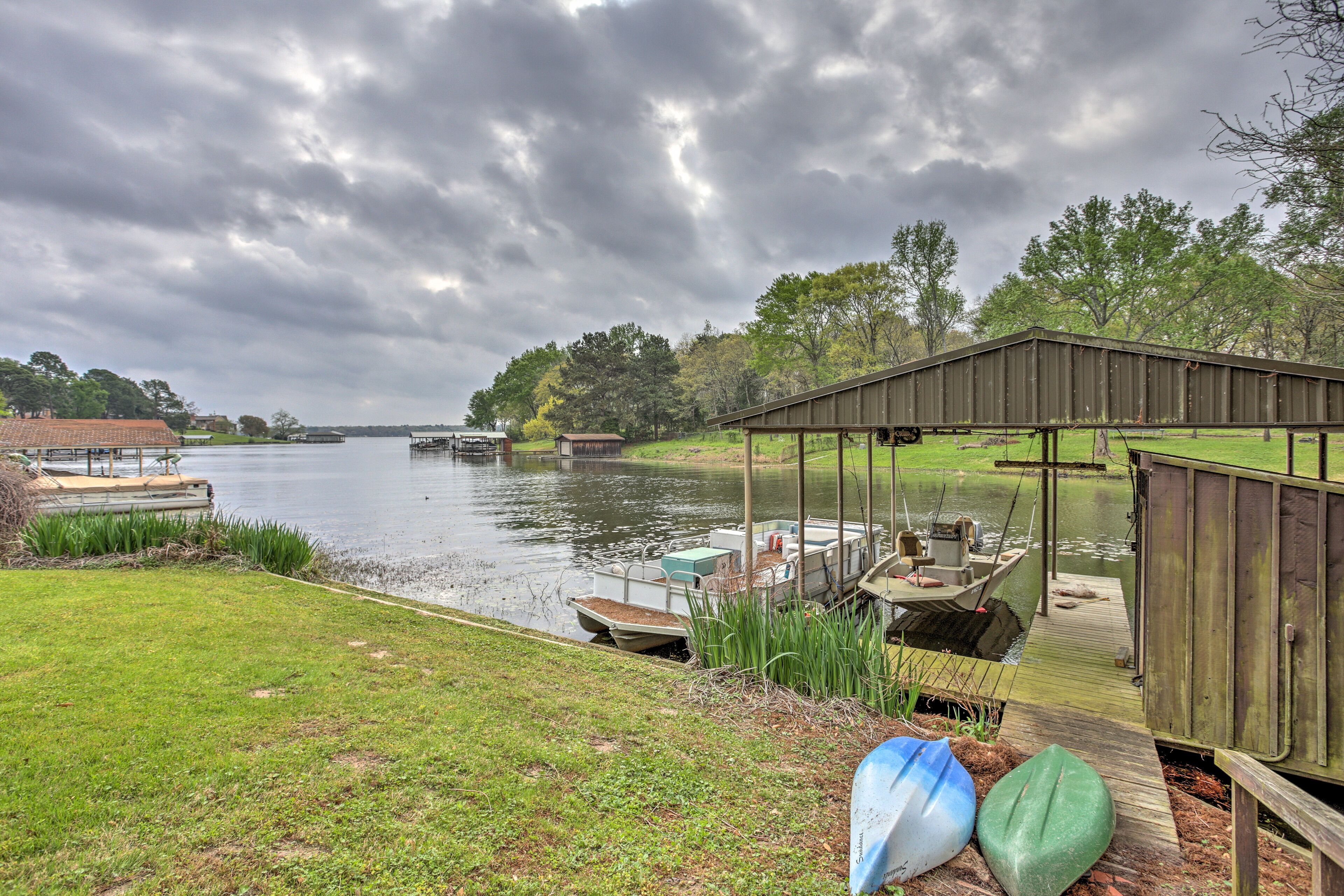 Lake Athens Waterfront Home w/ Deck & Boat Dock!